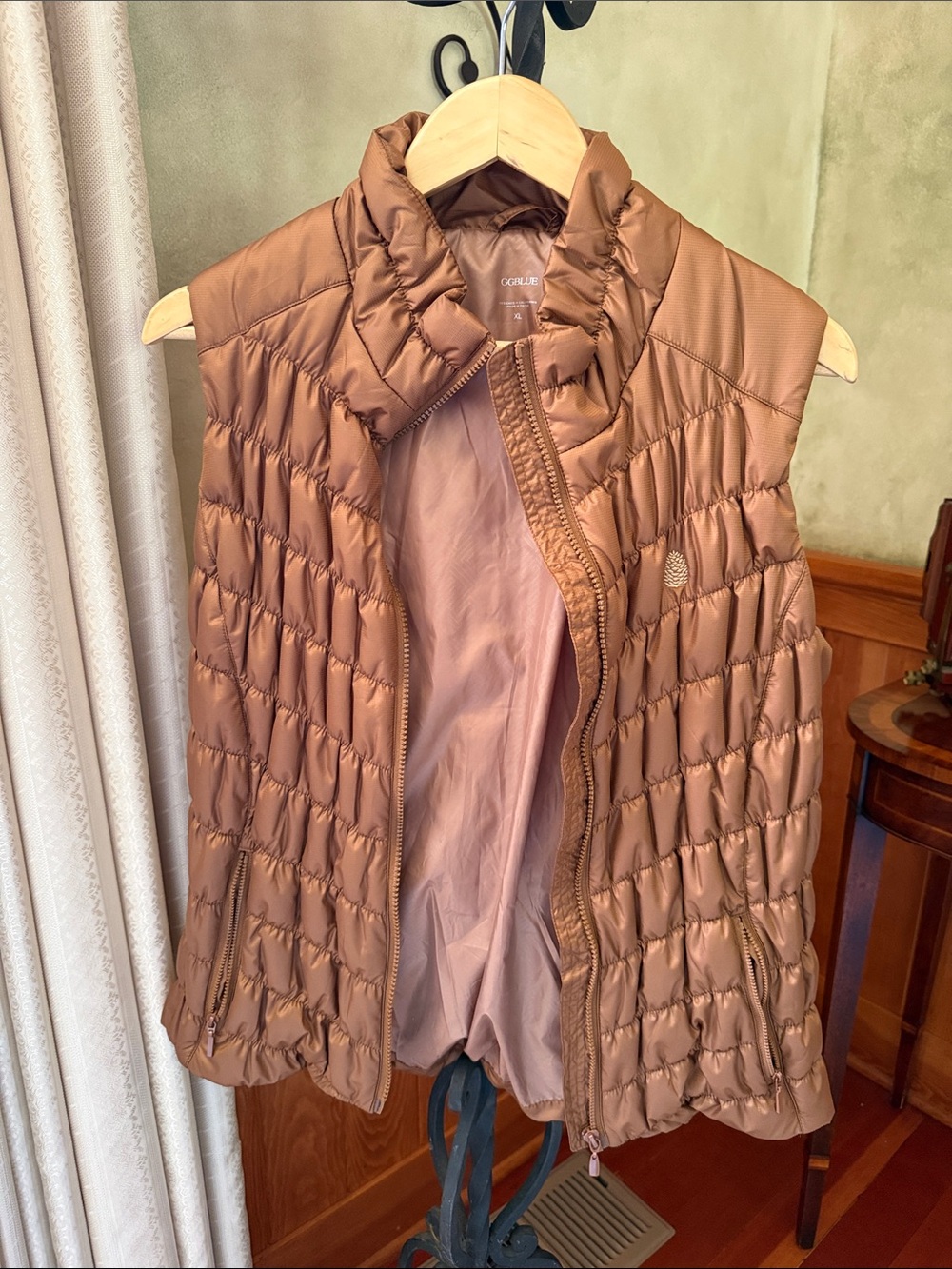 Quilted Sleeveless Puffer Vest in Taupe